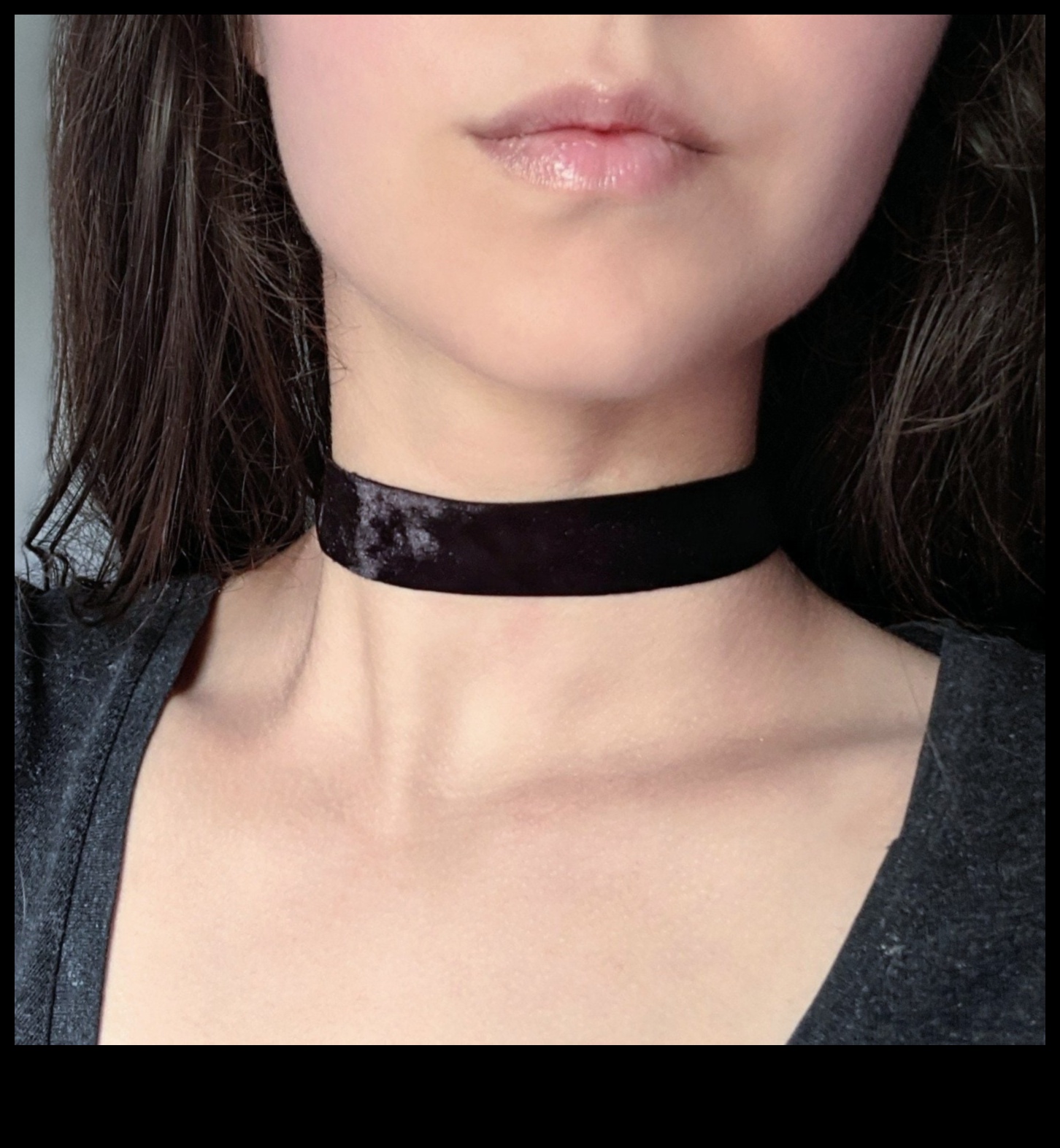 Radiant Velvet: Boynunuzu Lüks Kadife Choker'larla Sar