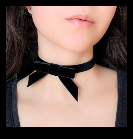 Radiant Velvet: Boynunuzu Lüks Kadife Choker'larla Sar